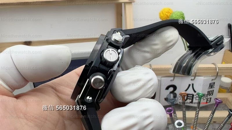 全黑化+磨砂颗粒感！BBF宇舶大爆炸黑陶瓷细节拉满，夜光计时全到位！ | 奈斯探表