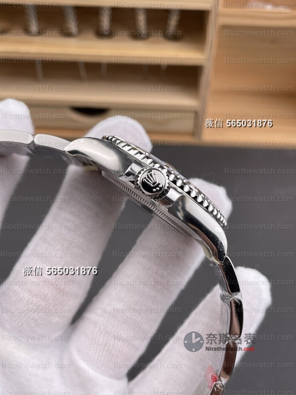 秒针蓝得刚刚好！VS灰游艇丹东3235评测：夜光饱满、圈口不割手、日历瞬跳！ | 奈斯探表