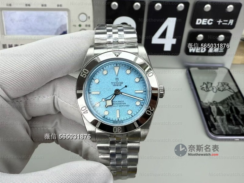 小表盘杀回来了！ZF厂帝舵碧湾54型M79000，湖水蓝沙盘美到窒息！ | 奈斯探表