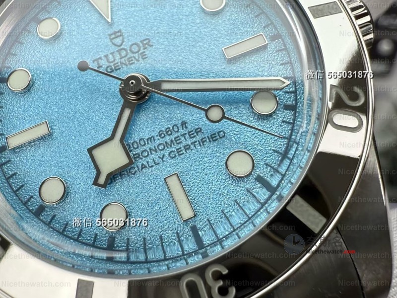 小表盘杀回来了！ZF厂帝舵碧湾54型M79000，湖水蓝沙盘美到窒息！ | 奈斯探表