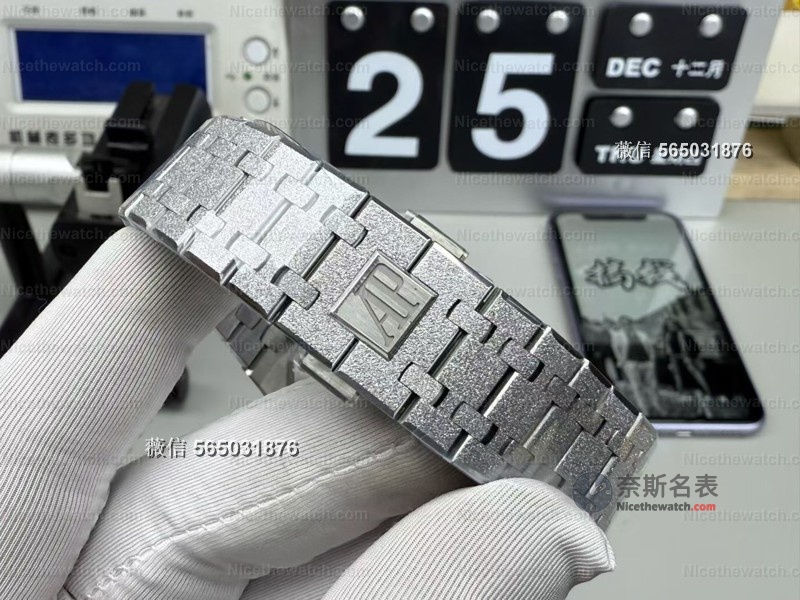 APS厂爱彼26240BC渐变冰蓝霜金腕表评测：高颜值“解毒神器”，值不值得入手？ | 奈斯探表