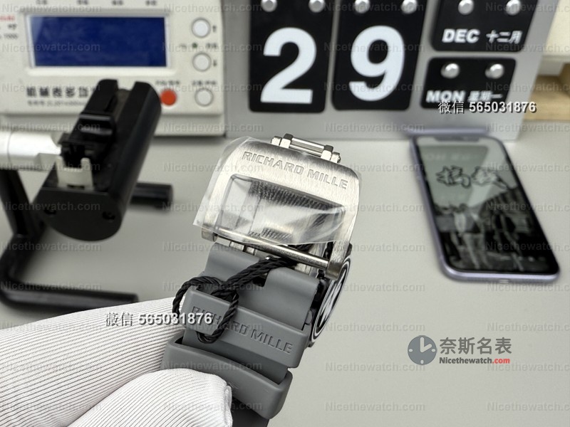 1450硬度“太空灰”上手！ZF厂RM055碳化钛表壳评测：真碳化钛+RMUL2机芯，硬核玩家闭眼 | 奈斯探表