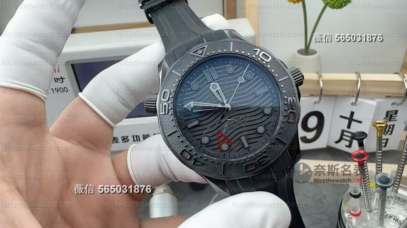 黑武士再进化！VS墨黑海马300升级8806一体机芯，暗黑美学天花板？ | 奈斯探表