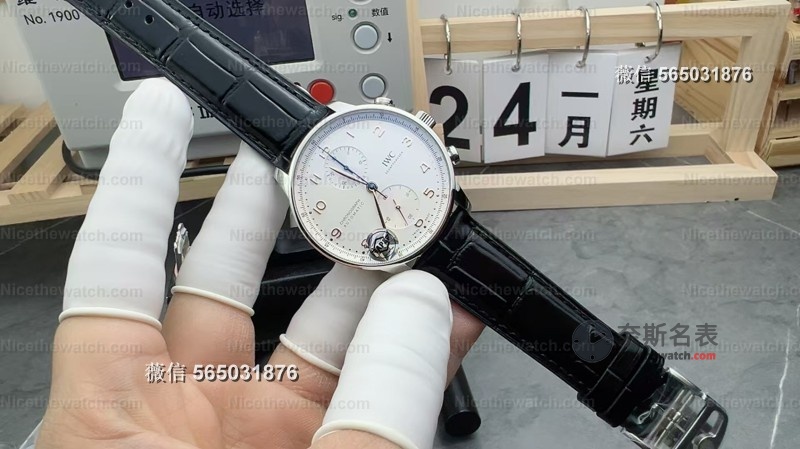 丹东首枚万国一体机芯来了！APS葡计最强版实测：41mm对版+真实计时联动 | 奈斯探表