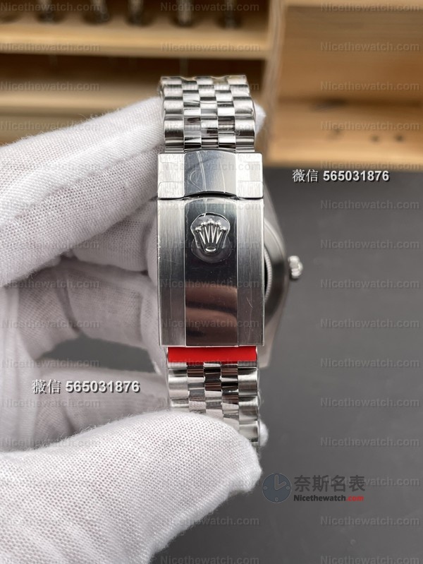 蓝盘日志终极进化！VS厂V2版41mm实测：白金狗牙圈折射绝了，丹东3235机芯细节拉满 | 奈斯探表