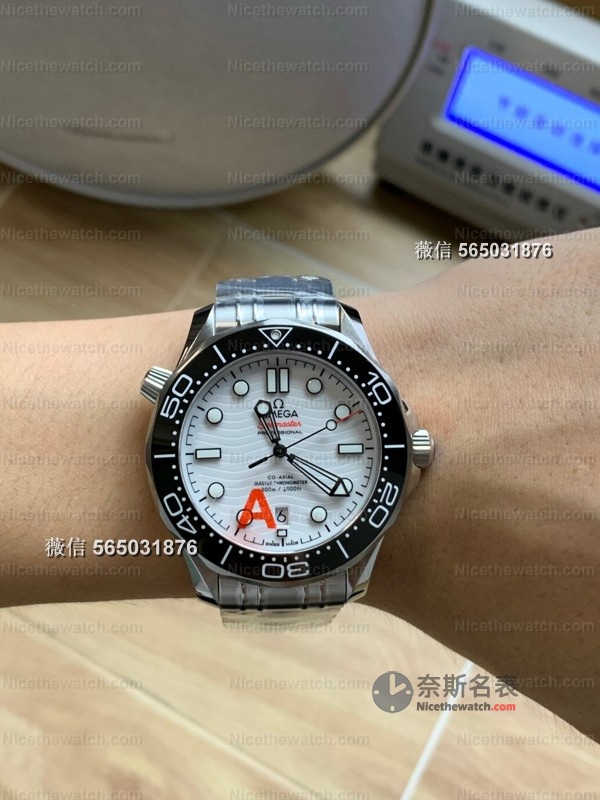 VS厂海马300 V4版上手一周：这枚"升级款"到底香不香？ | 奈斯探表