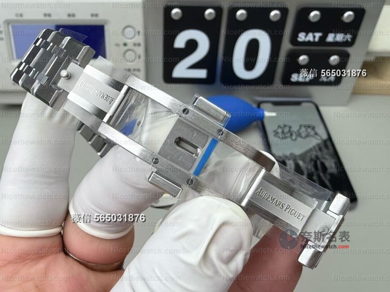 APS爱彼15510ST黑盘开箱实测：41mm钢王复刻表值不值得入？看完这篇再决定 | 奈斯探表