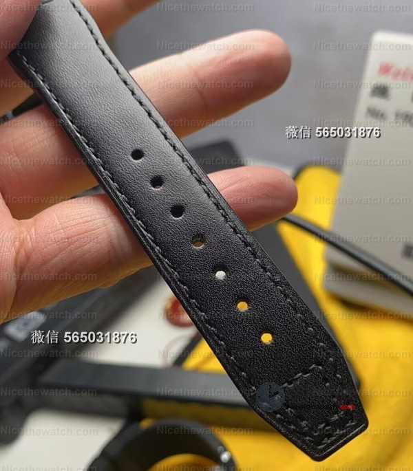 APS 工厂万国飞行员深度评测：丹东 69385 一体机芯为何成为玩家首?。?| 奈斯探表