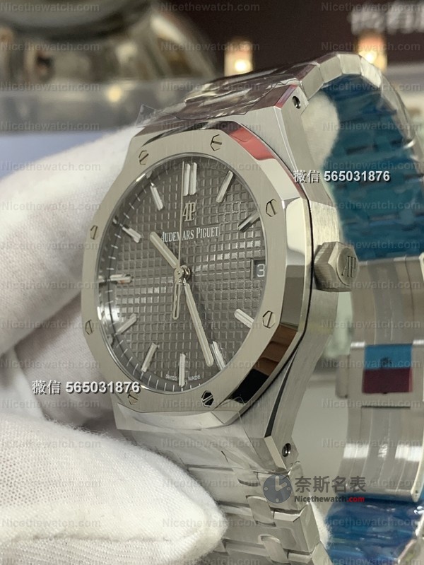 预算有限想入皇家橡树？VS厂15500灰面4302机芯版实测，佩戴舒适度拉满！ | 奈斯探表