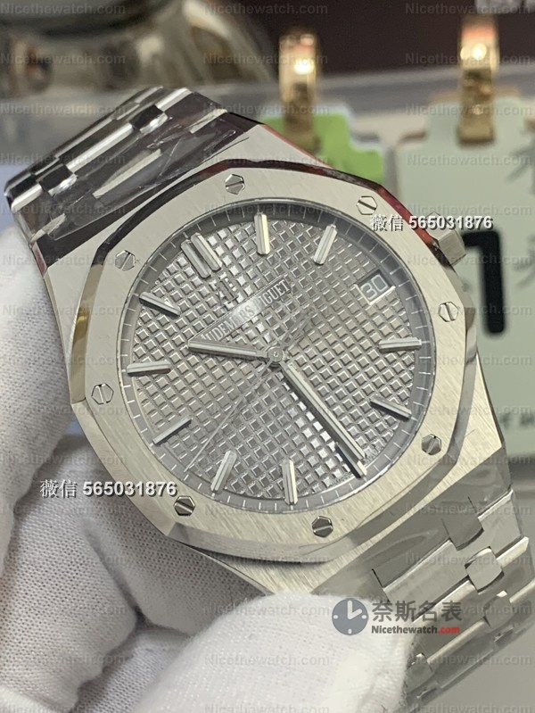 预算有限想入皇家橡树？VS厂15500灰面4302机芯版实测，佩戴舒适度拉满！ | 奈斯探表
