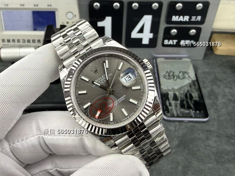 灰日志为啥越戴越上头？VS厂V2版深度实测：904L精钢+丹东3235机芯，41毫米黄金尺寸拿捏高级感 | 奈斯探表