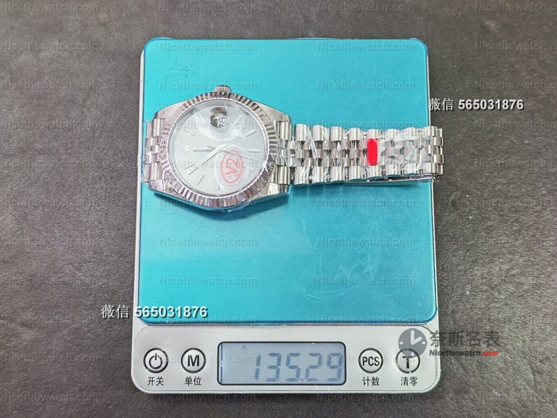 灰日志为啥越戴越上头？VS厂V2版深度实测：904L精钢+丹东3235机芯，41毫米黄金尺寸拿捏高级感 | 奈斯探表