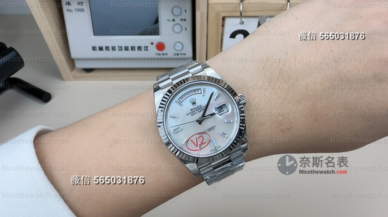 贝母盘每一块都独一无二！VS厂DD星期日志实测：丹东3255机芯+183克配重，奢华感拿捏到位 | 奈斯探表