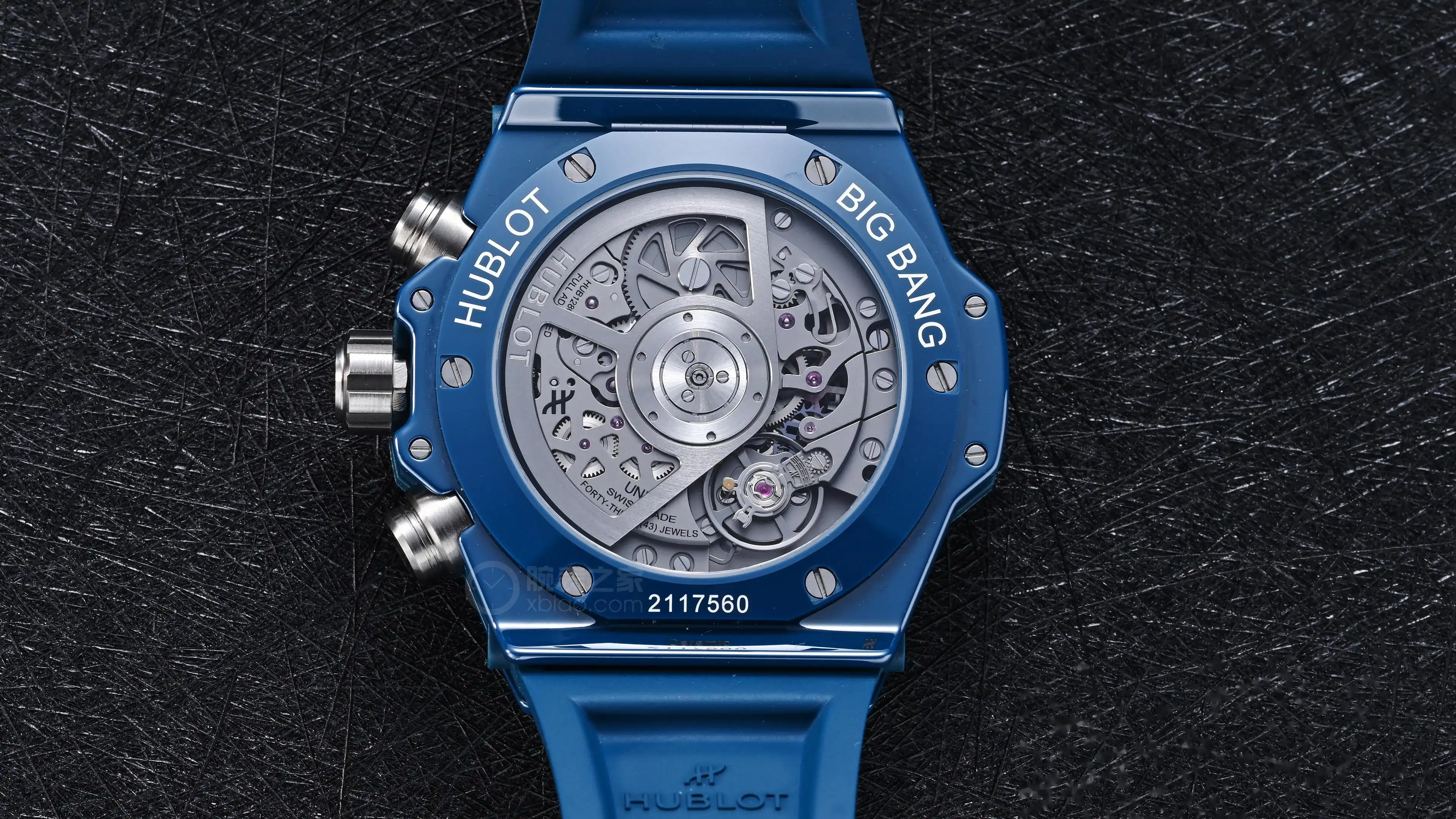 宇舶最会玩彩色陶瓷：Big Bang青灰蓝42mm，镂空盘面+飞返计时 | 奈斯探表