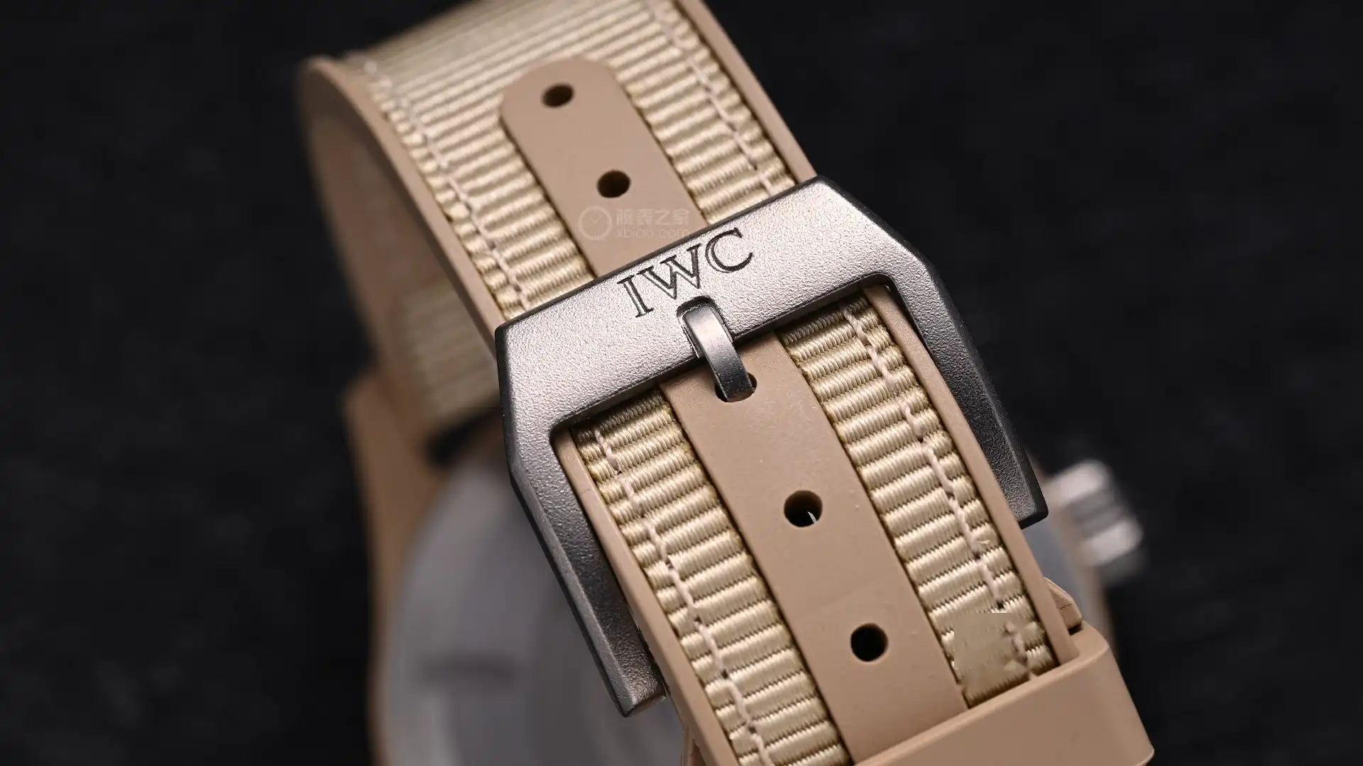 万国飞行员新作：莫哈维沙漠沙色陶瓷41mm，120小时动储，硬核户外风 | 奈斯探表