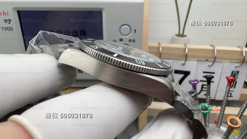 ZF厂钛土豆红字39mm实测：这块"轻到没朋友"的钛合金，真的香吗？ | 奈斯探表