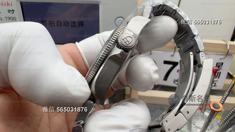 ZF厂钛土豆红字39mm实测：这块"轻到没朋友"的钛合金，真的香吗？ | 奈斯探表